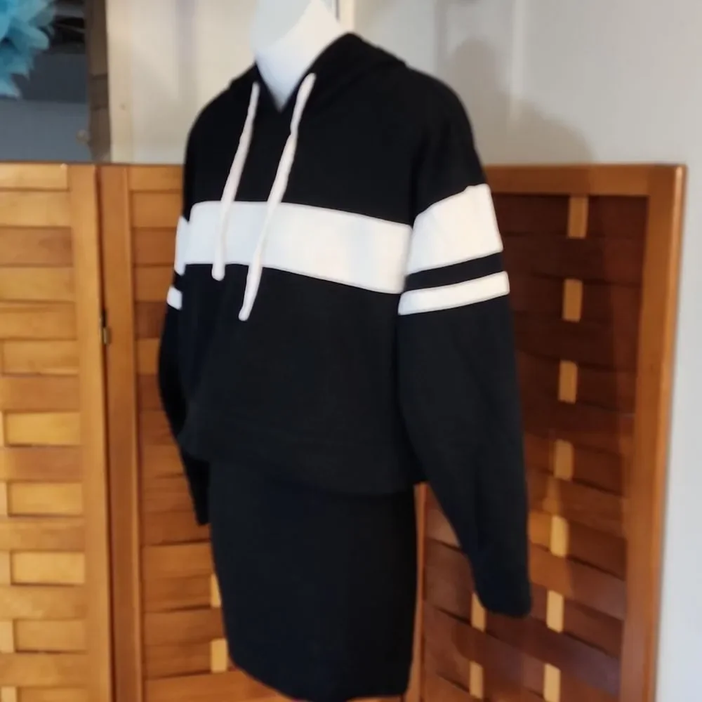 Forever 21 cropped hooded sweatshirt - Picture 2 of 8